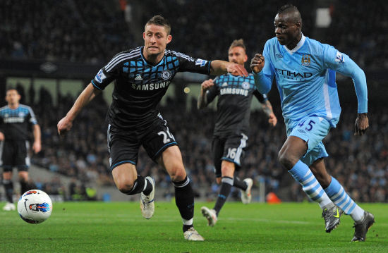 早在他效力 早在他效力